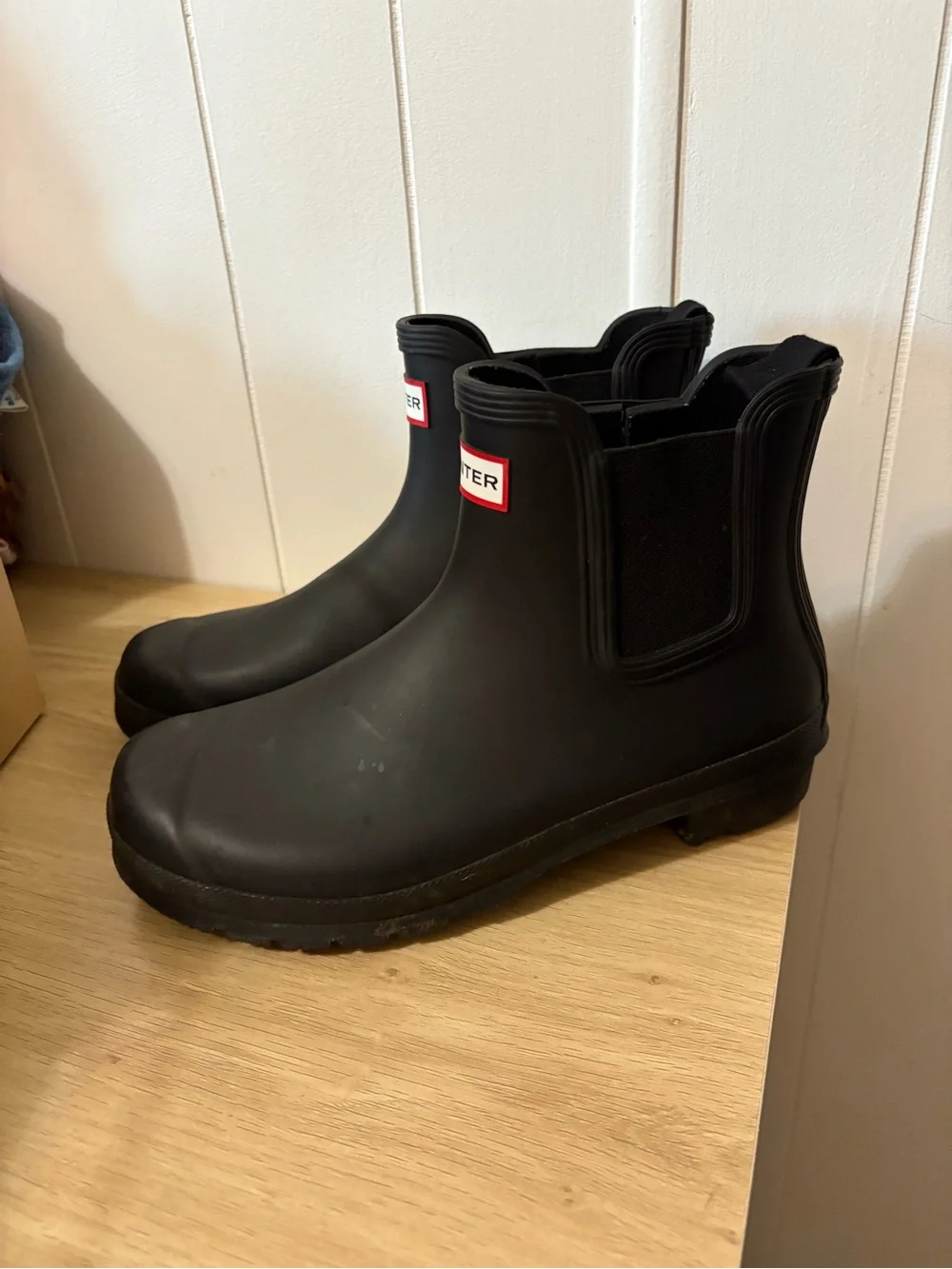 Hunter Women's Chelsea Short Rain Boot in Black with Red Logo